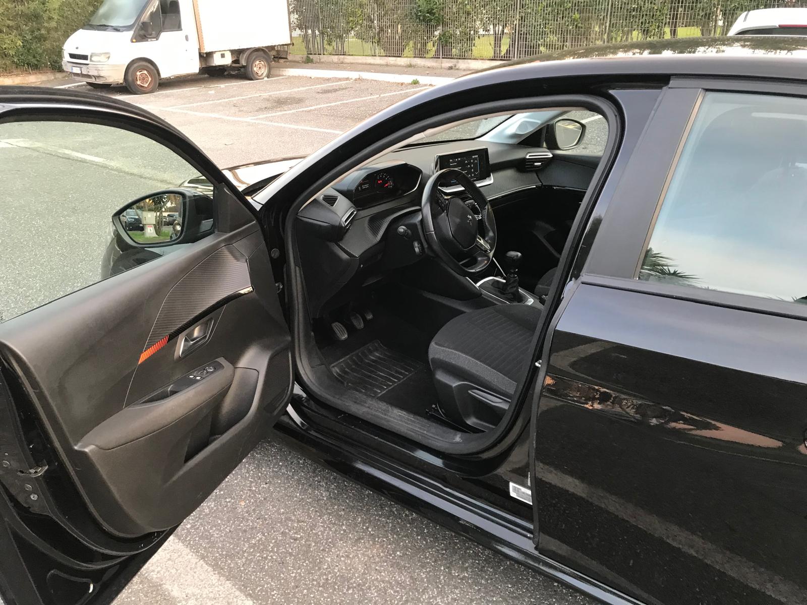 Peugeot 208 foto 10