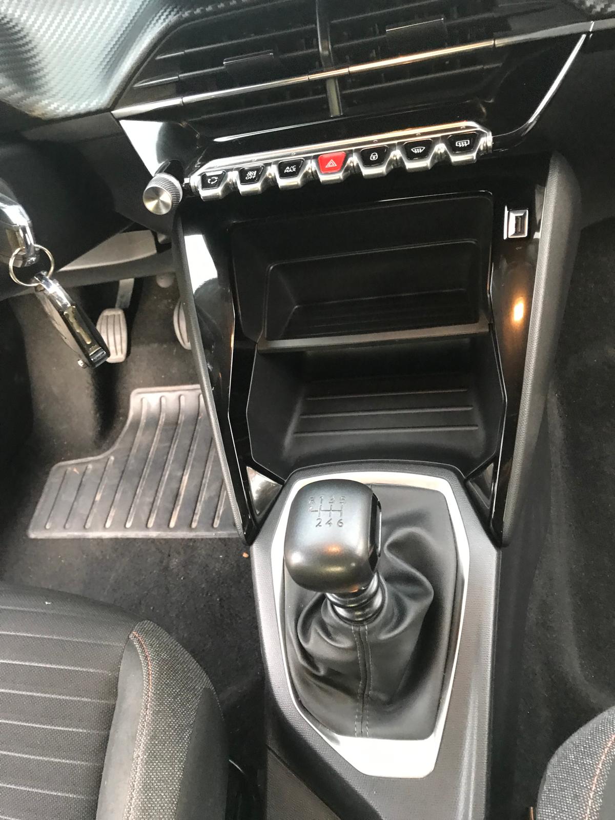 Peugeot 208 foto 22