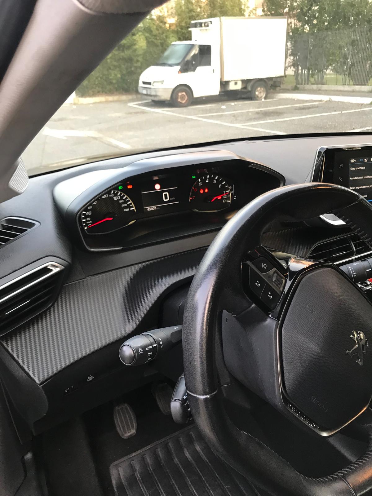 Peugeot 208 foto 15