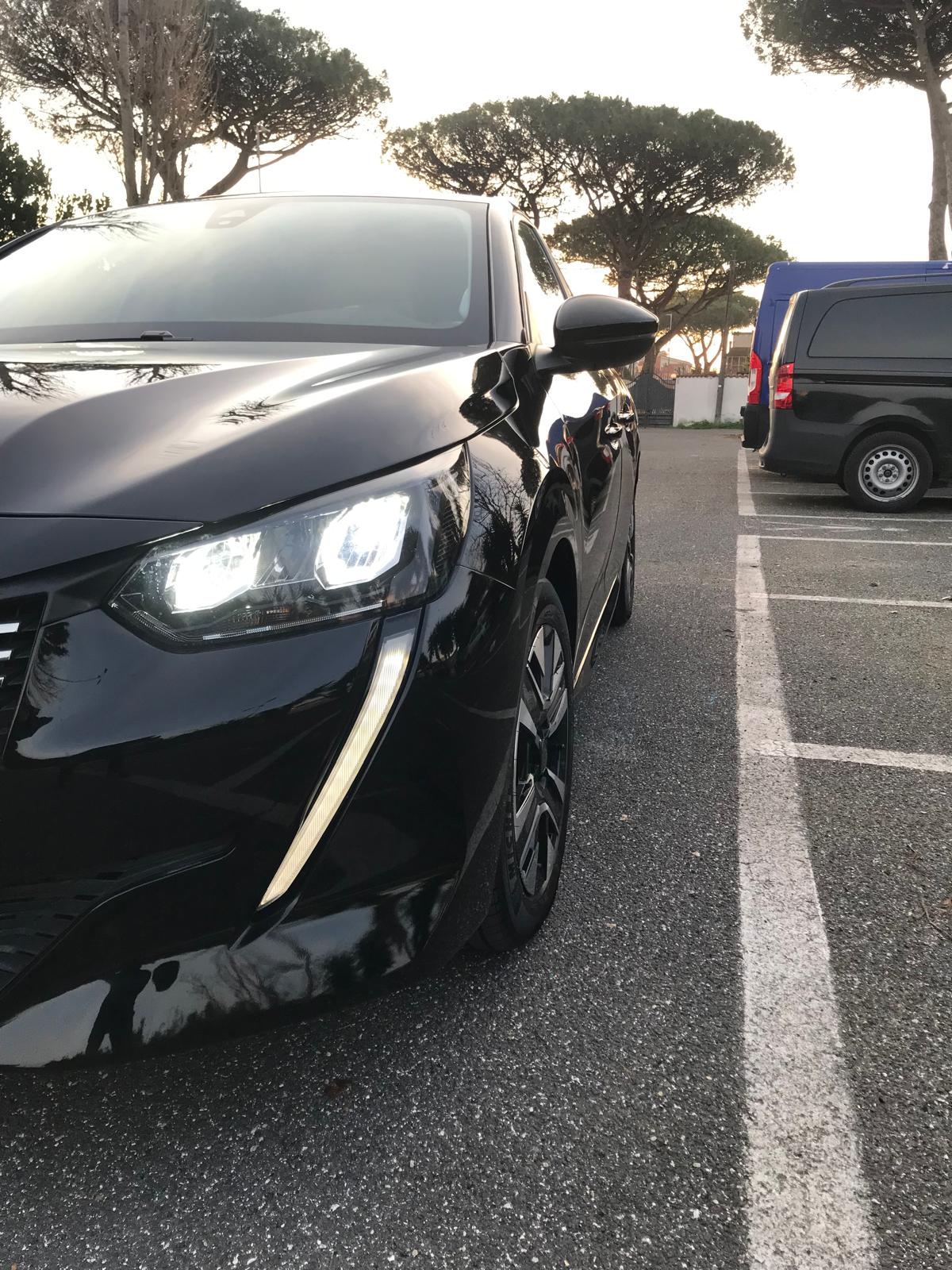 Peugeot 208 foto 29