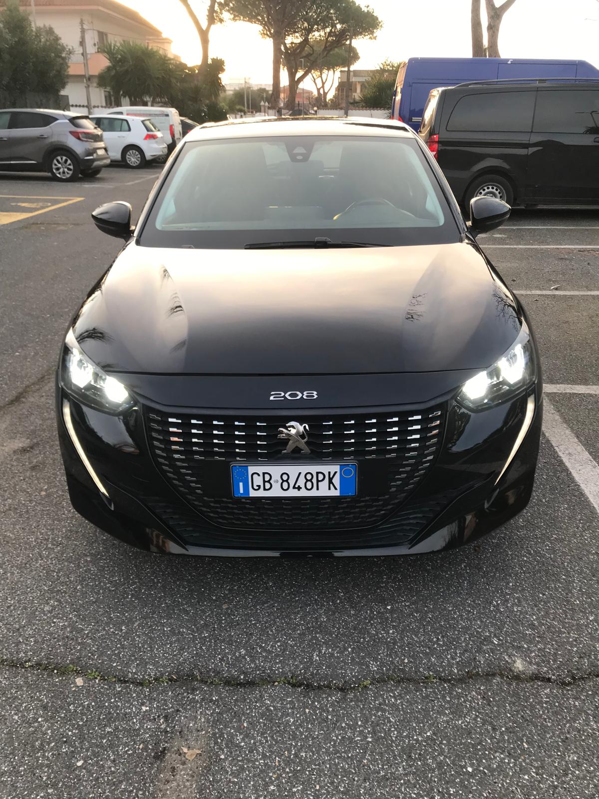 Peugeot 208 foto 3