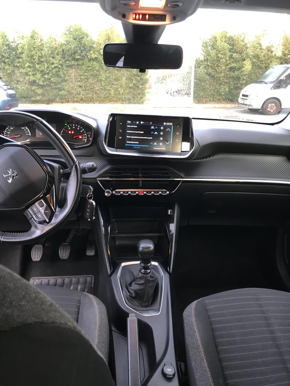 Peugeot 208 foto 17