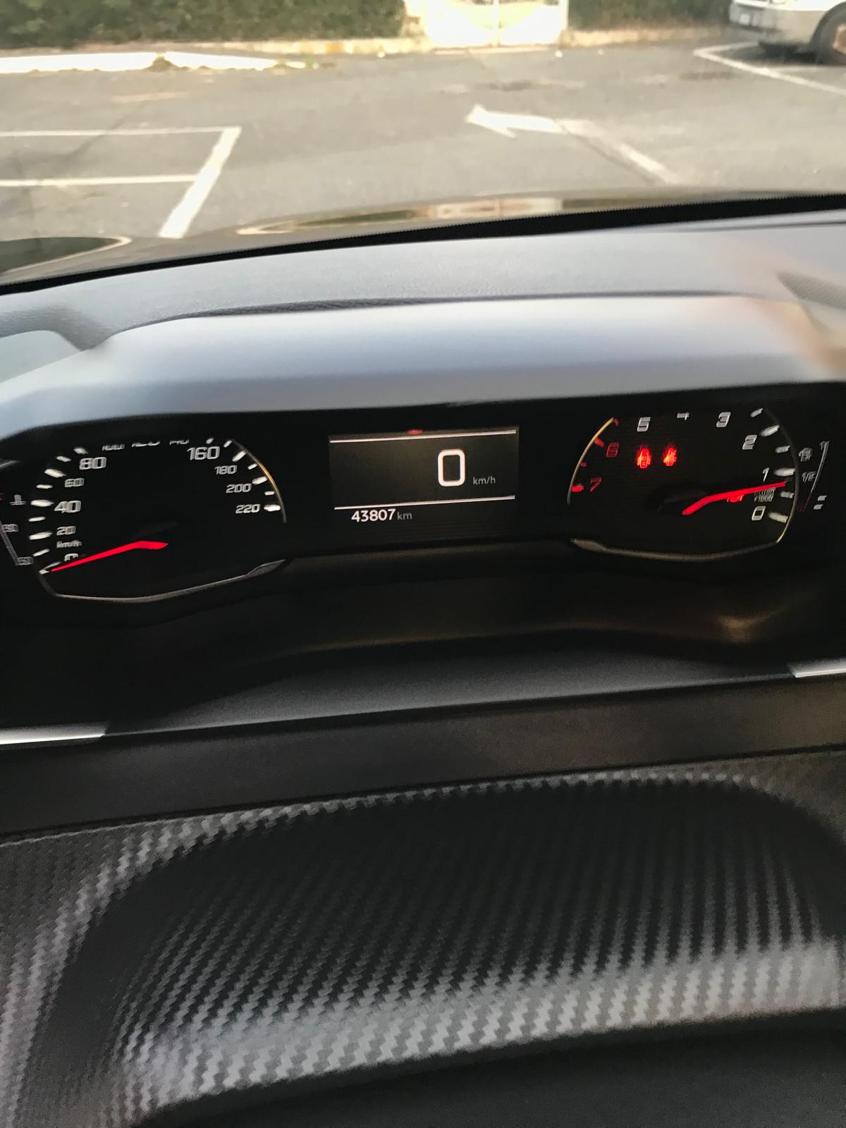 Peugeot 208 foto 16