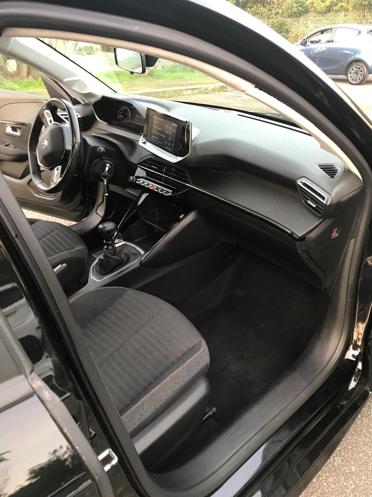 Peugeot 208 foto 21