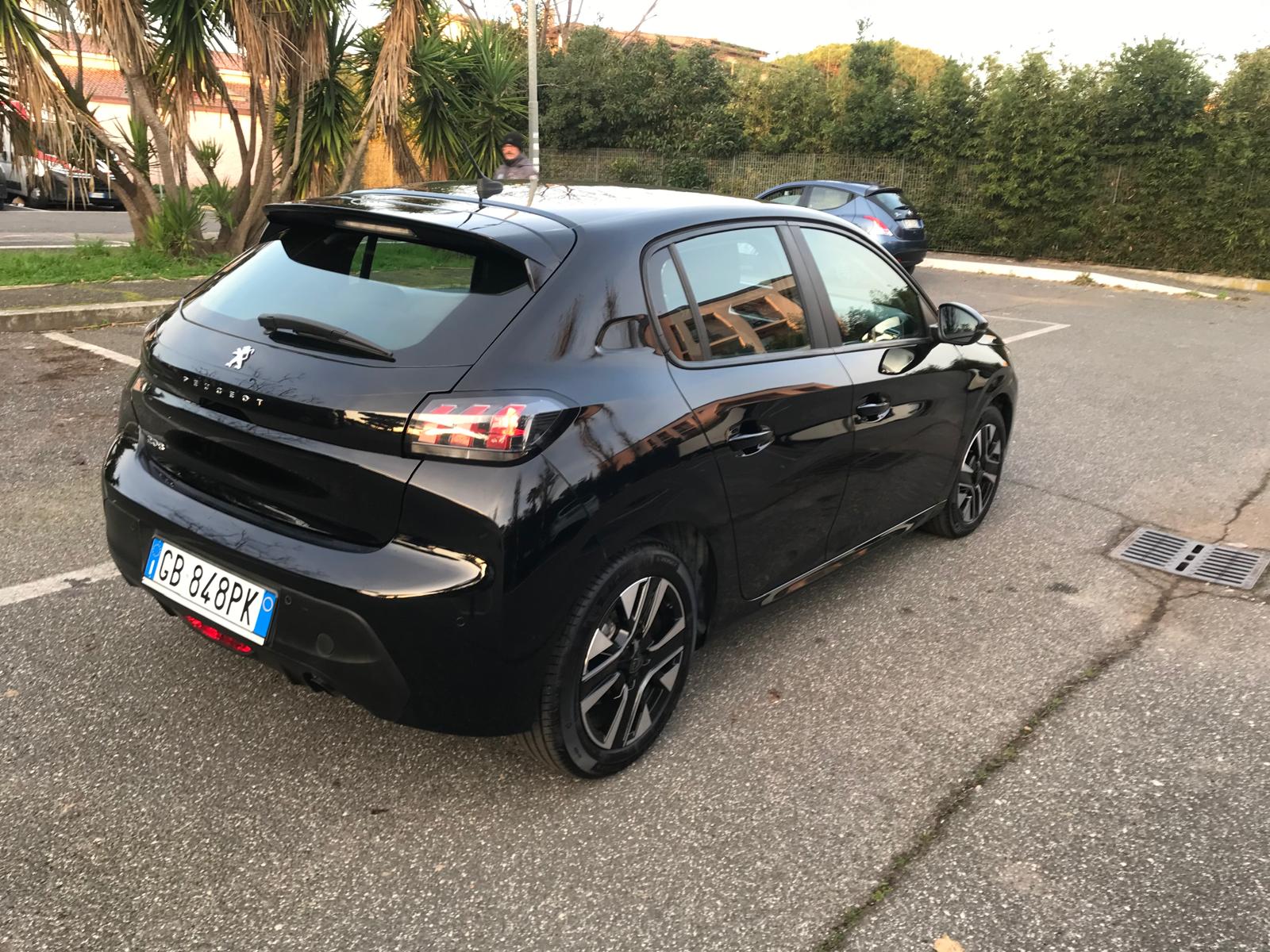Peugeot 208 foto 18